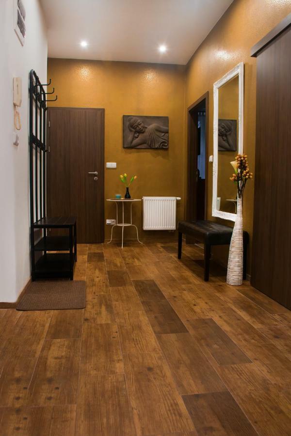 Premyslovska - 2 Bathrooms *